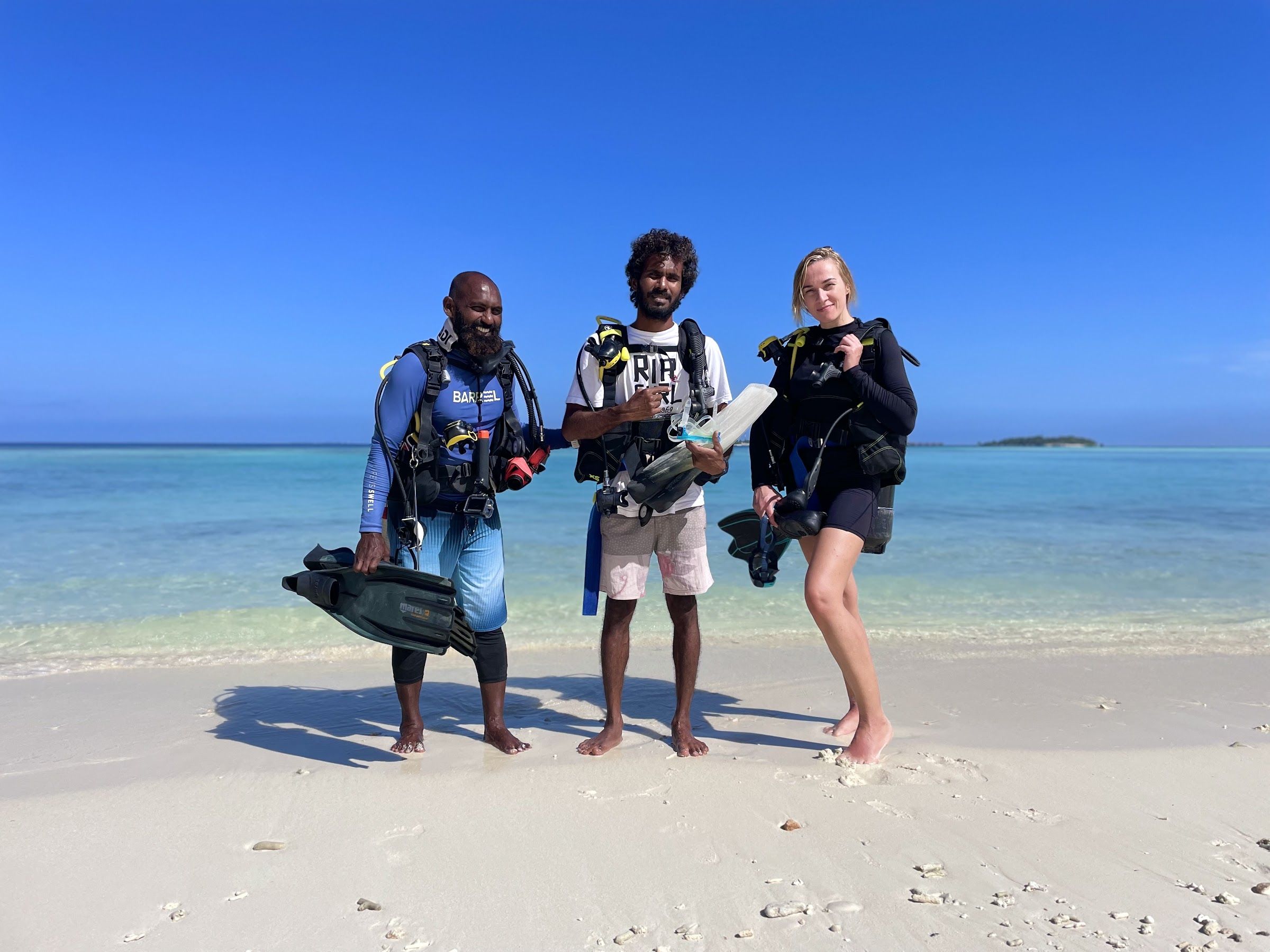 Divers on a white sandbank